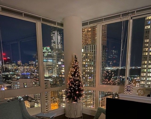 Thank you to our resident, Jack for submitting a photo of her home holiday decor! Submit yours to themorgan@tollbrothers.com to be featured on our social media platforms too! 🎄💝
:
#tollbrothers #livethemorgan #TBall